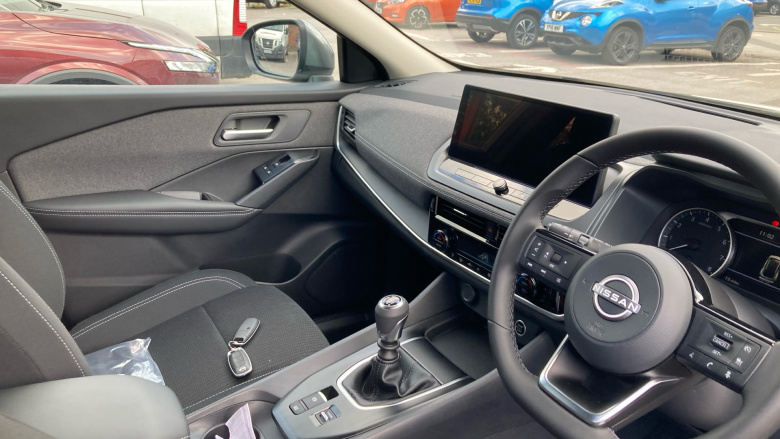 Nissan Qashqai 1.3 DiG-T MH Acenta Premium 5dr Petrol Hatchback